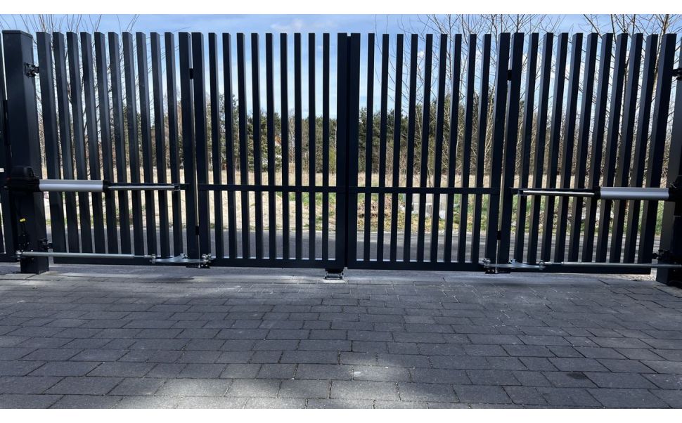 Ogrodzenie palisadowe pionowe - jak dobrać długość i wysokość przęsła?